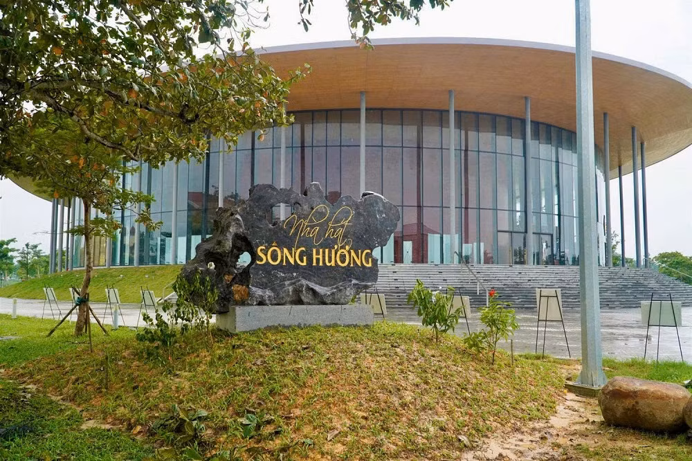 Học viện âm nhạc Huế chậm trả lương; nhiều giảng viên, người lao động bức xúc lên tiếng -0
