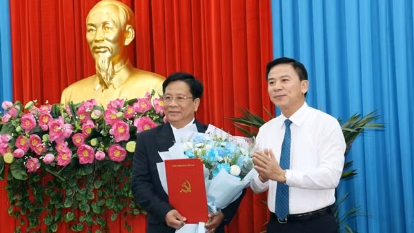 Đồng chí Hồ Văn Mừng được bầu giữ chức Chủ tịch UBND tỉnh An Giang