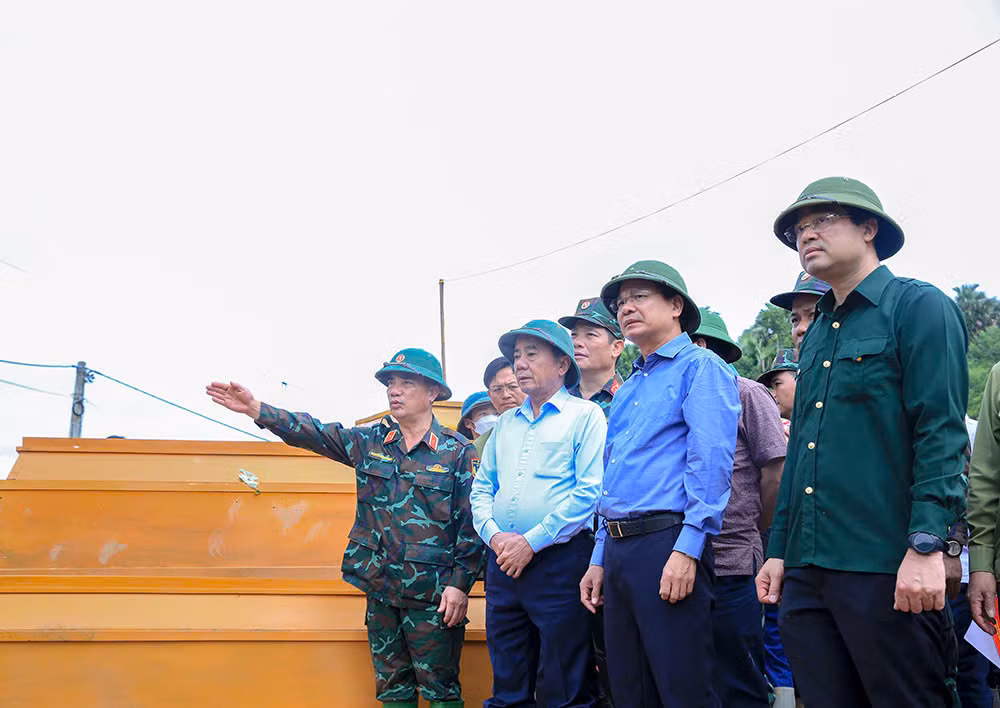 Chủ nhiệm Uỷ ban Kiểm tra&nbsp;Trung ương&nbsp;đến hiện trường vụ lũ quét ở Làng Nủ -0