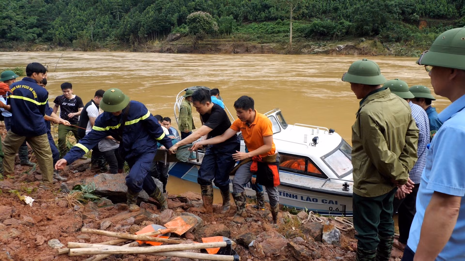 Công an tỉnh Lào Cai tiếp tục nỗ lực cứu nạn khu vực sạt lở tại thôn Nậm Tông -1