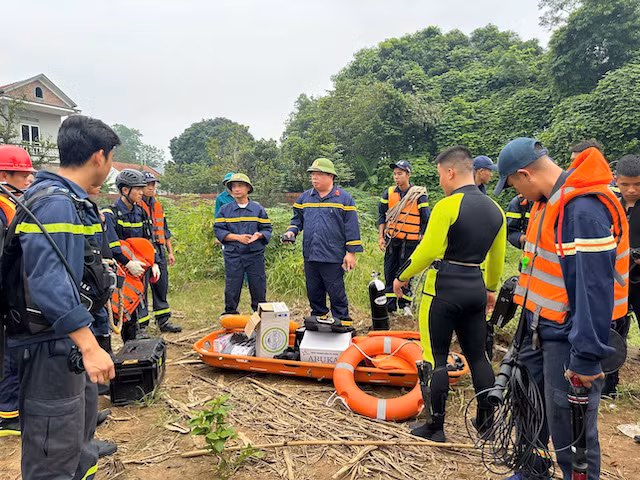 Chưa tìm thấy nạn nhân trong ca bin xe. -1