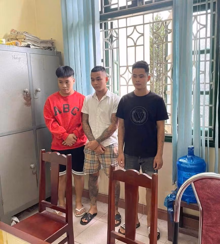 Từ vi deo do nhân dân cung cấp, xử lý đối tượng mang theo hung khí trên đường -1