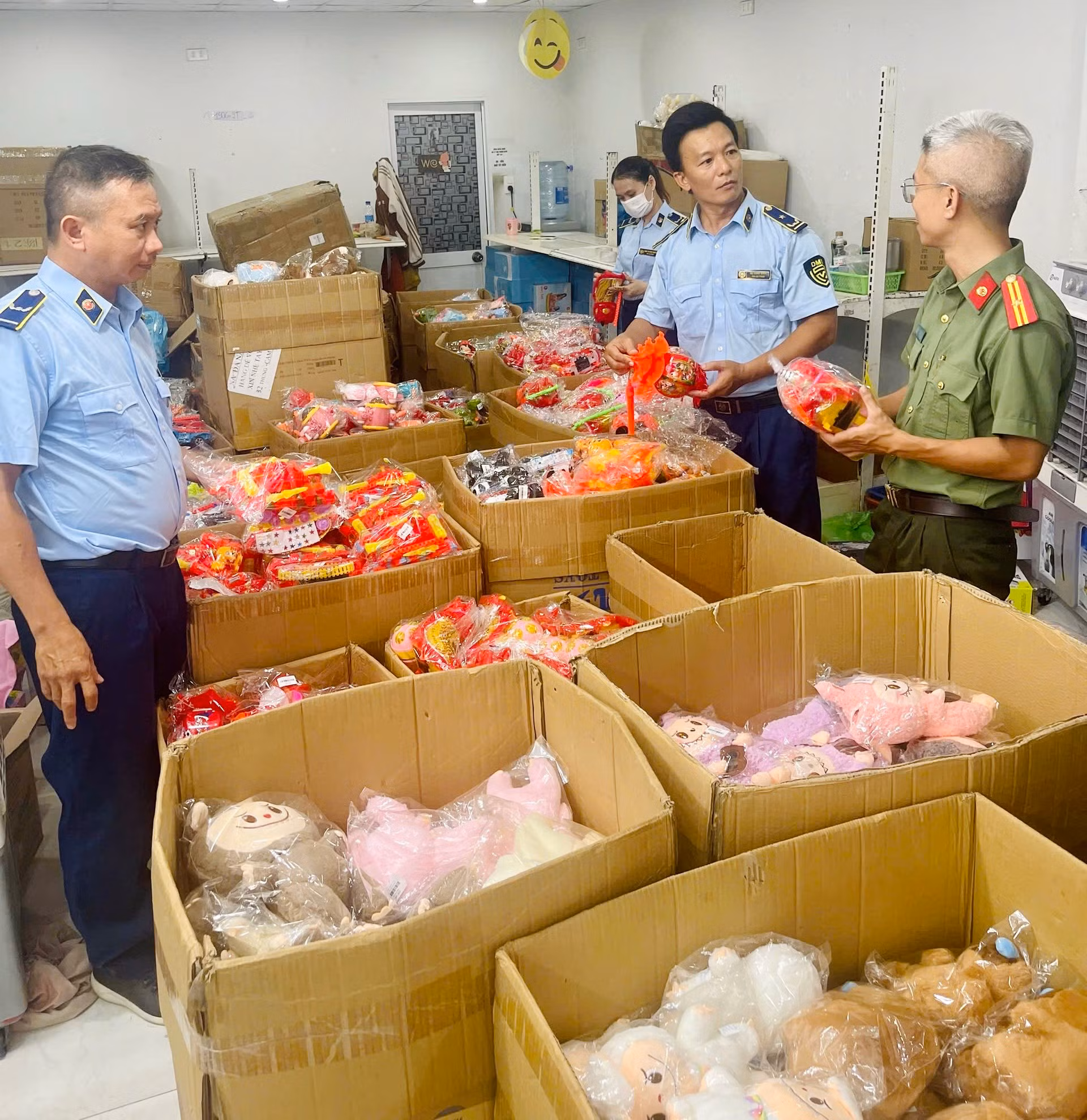 Đà Nẵng: Phát hiện 1.900 sản phẩm đồ chơi trẻ em nhập lậu chuẩn bị xuất ra thị trường -0