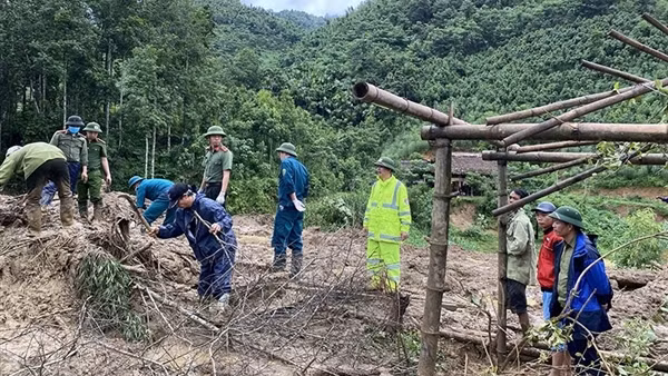 Gấp rút cứu hộ, cứu nạn vụ lũ quét chôn vùi hơn 100 người ở Lào Cai