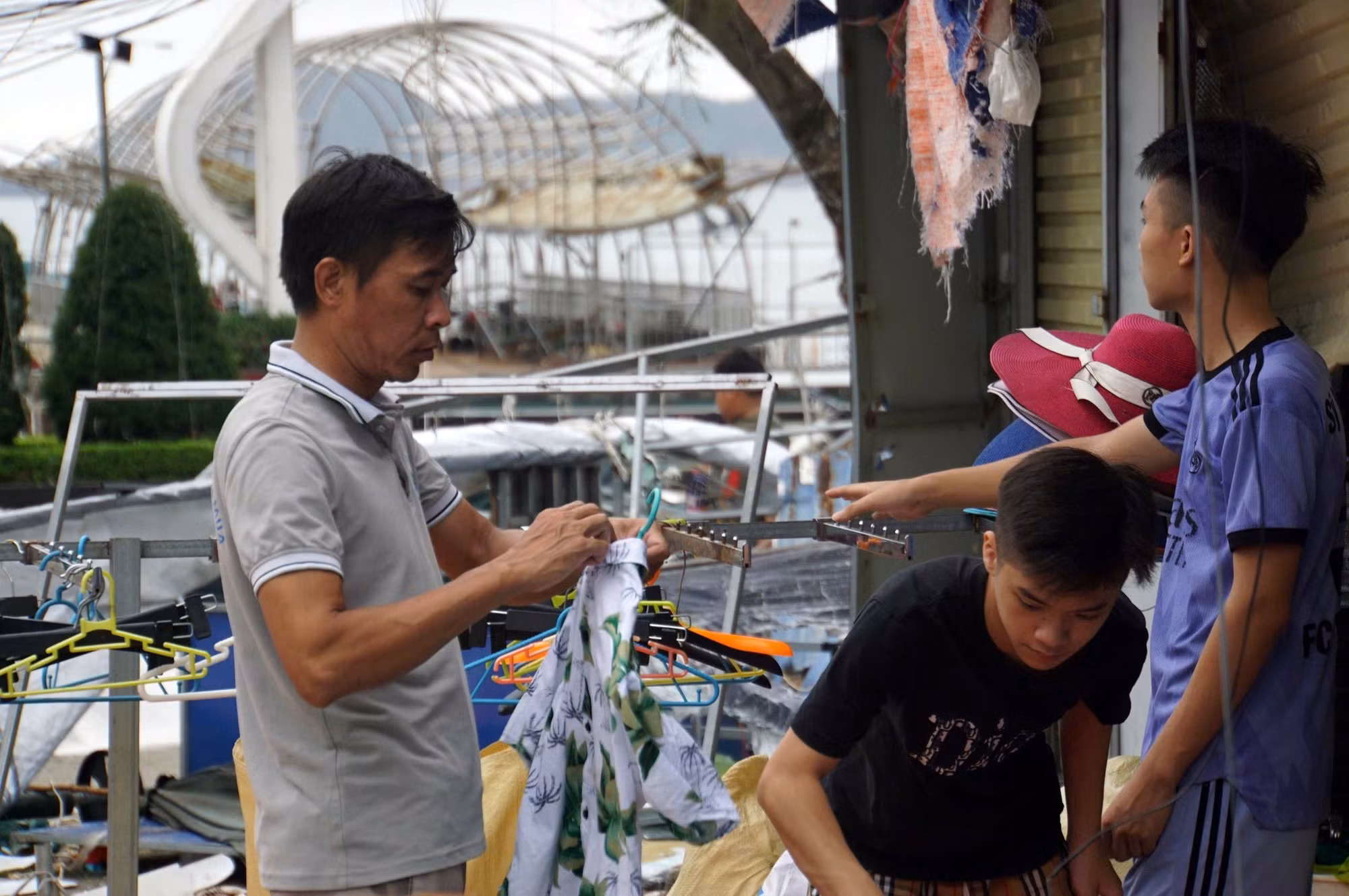 Nhiều người dân trắng tay sau vài giờ đồng hồ bão đi qua.