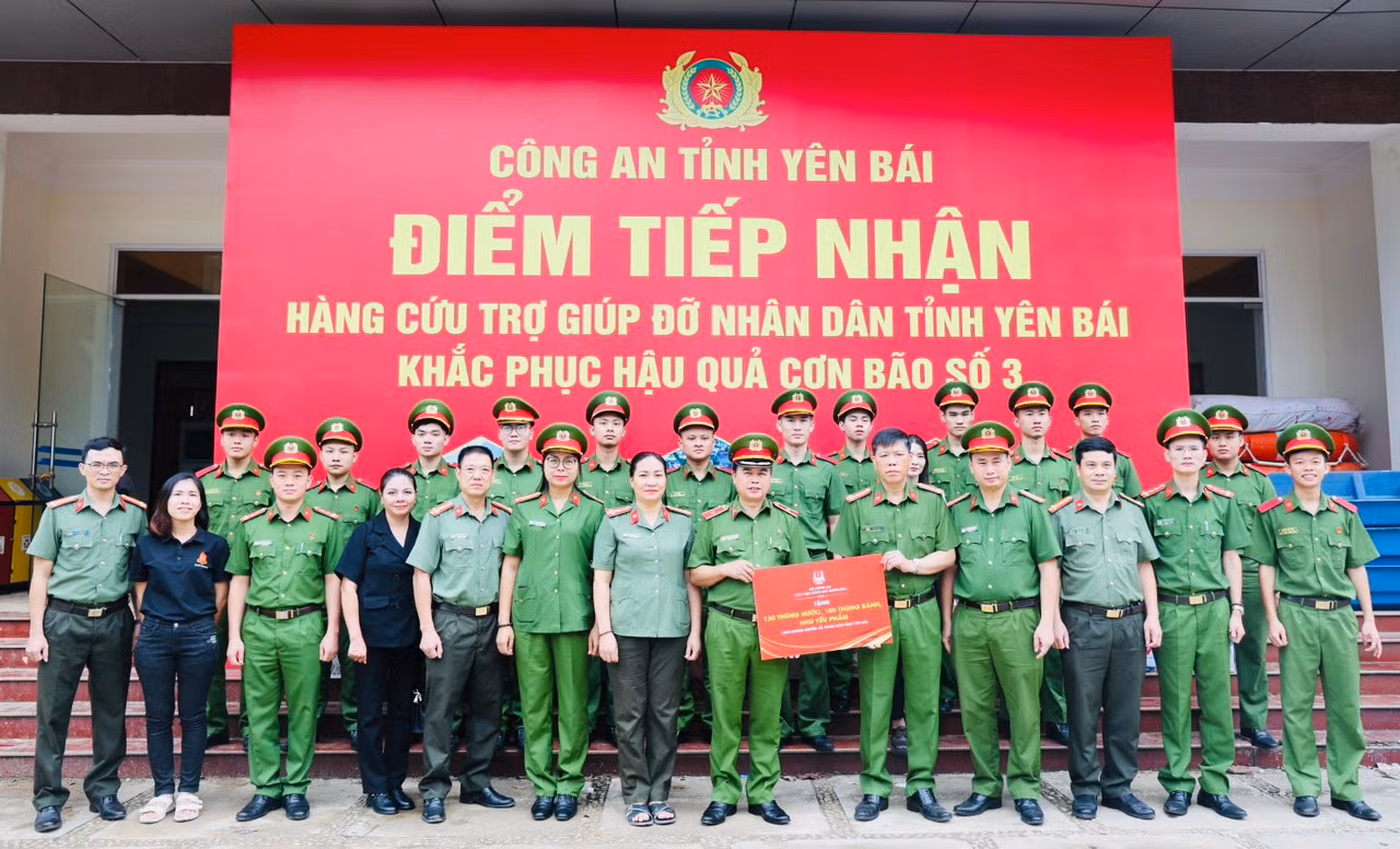 Học viện CSND hỗ trợ người dân, cán bộ Công an khắc phục hậu quả sau bão -0