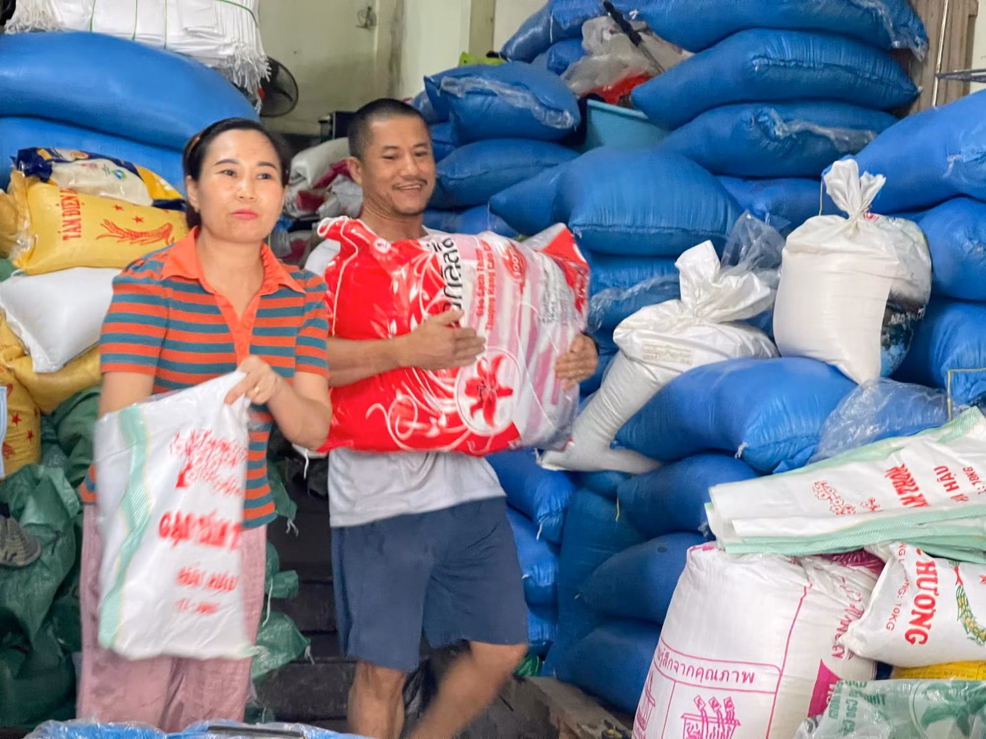 Nguồn cung gạo dồi dào, người dân không lo thiếu gạo -0