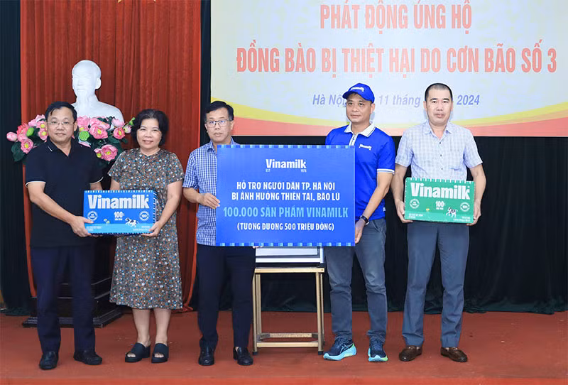Vinamilk hồ trợ gần 3 tỷ đồng sản phẩm dinh dưỡng thiết yếu cho người dân vùng bão lũ -0