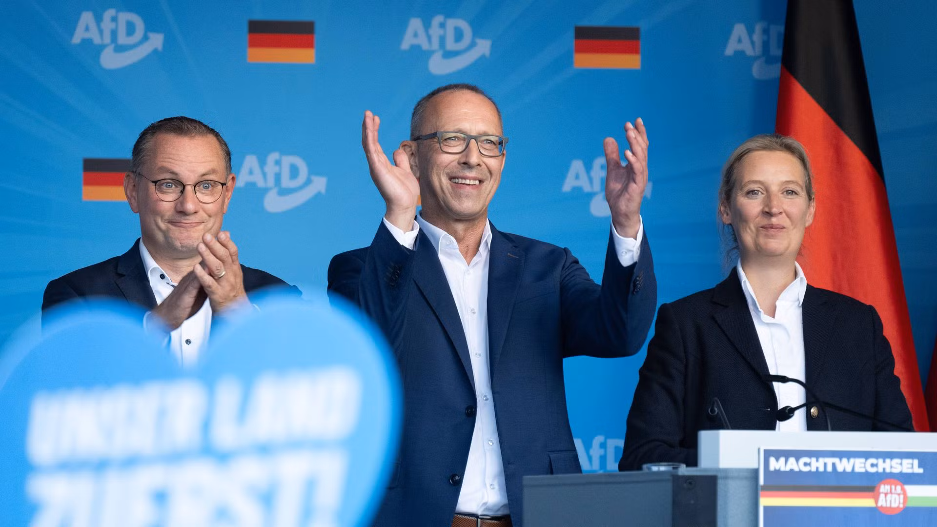 lãnh đạo afd ăn mừng những thắng lợi gần đây.jpg -0