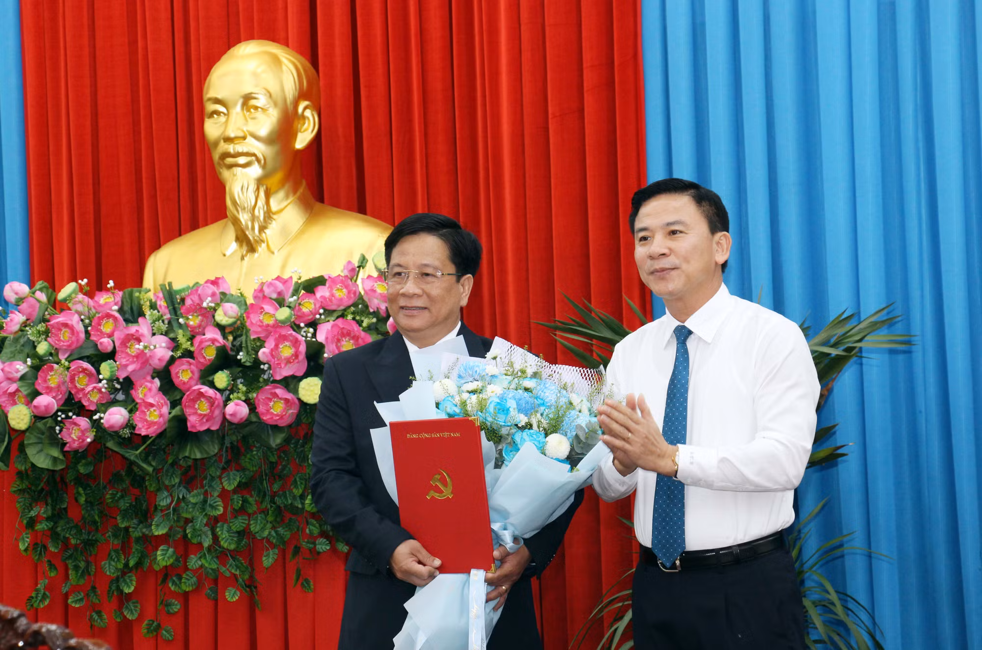 Công bố Quyết định điều động Bí thư Thành ủy Nha Trang làm Phó Bí thư Tỉnh ủy An Giang -0