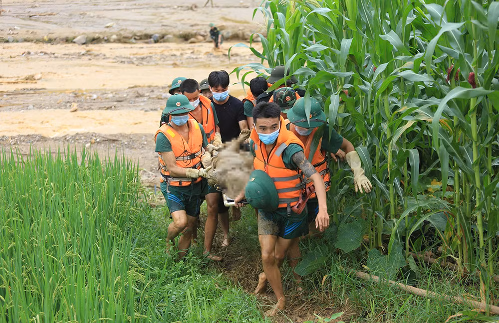Tường thuật của phóng viên Báo CAND từ hiện trường vụ lũ quét kinh hoàng ở Làng Nủ -0