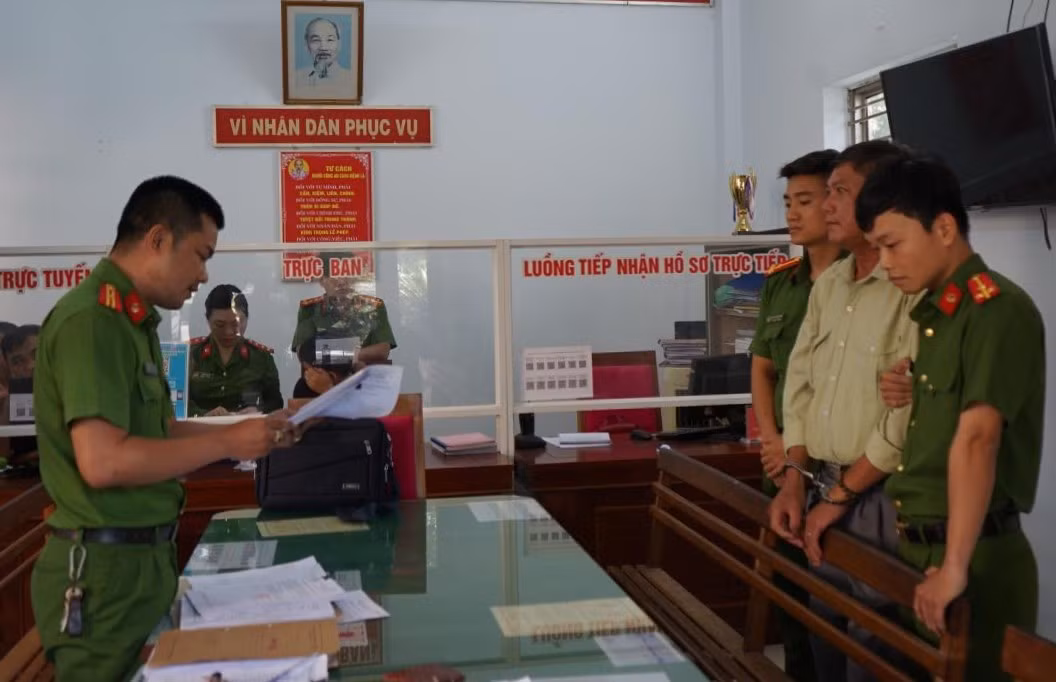 Bắt con trai “xâm phạm chỗ ở trái phép” của mẹ già -0
