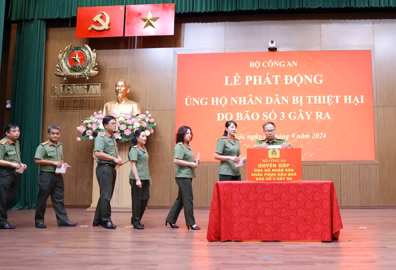 Thứ trưởng Trần Quốc Tỏ chủ trì lễ phát động ủng hộ nhân dân bị thiệt hại do bão số 3 gây ra -2