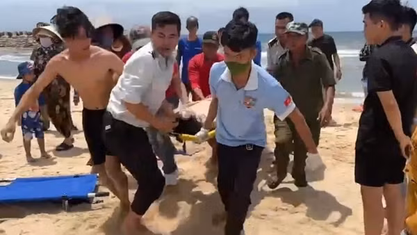 Tắm biển, một du khách bị sóng cuốn, tử vong
