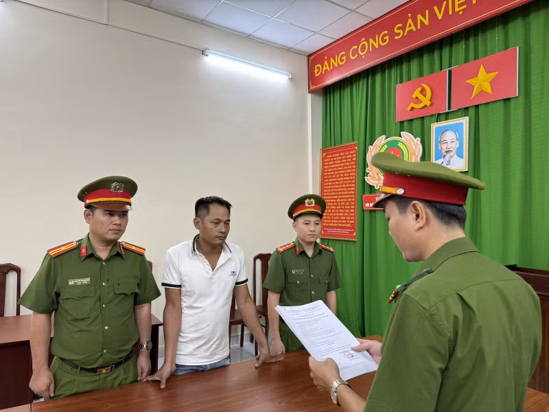 Đường dây thu gom xe gian “phù phép” lại thành xe mới chiếm đoạt hơn 9,3 tỷ đồng -0