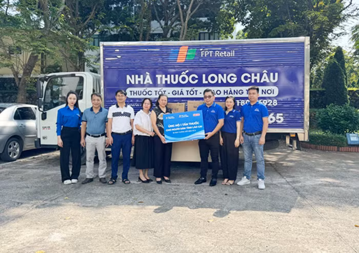FPT Long Châu điều động nhanh 10 tấn thuốc, phối hợp với các đơn vị hỗ trợ người dân vùng bão lũ -3