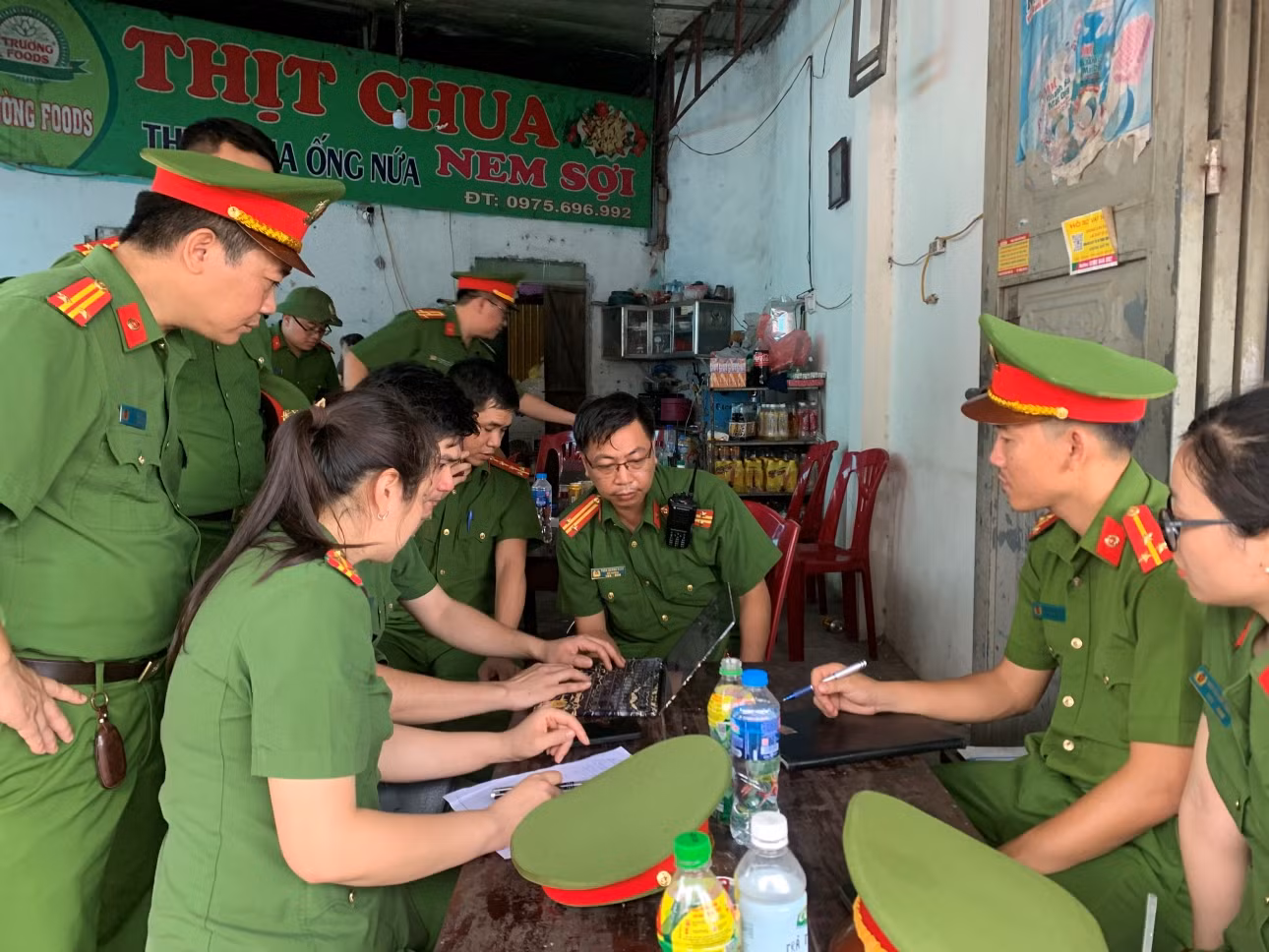 Những chuyện chưa kể ở đêm trắng cầu Phong Châu -0