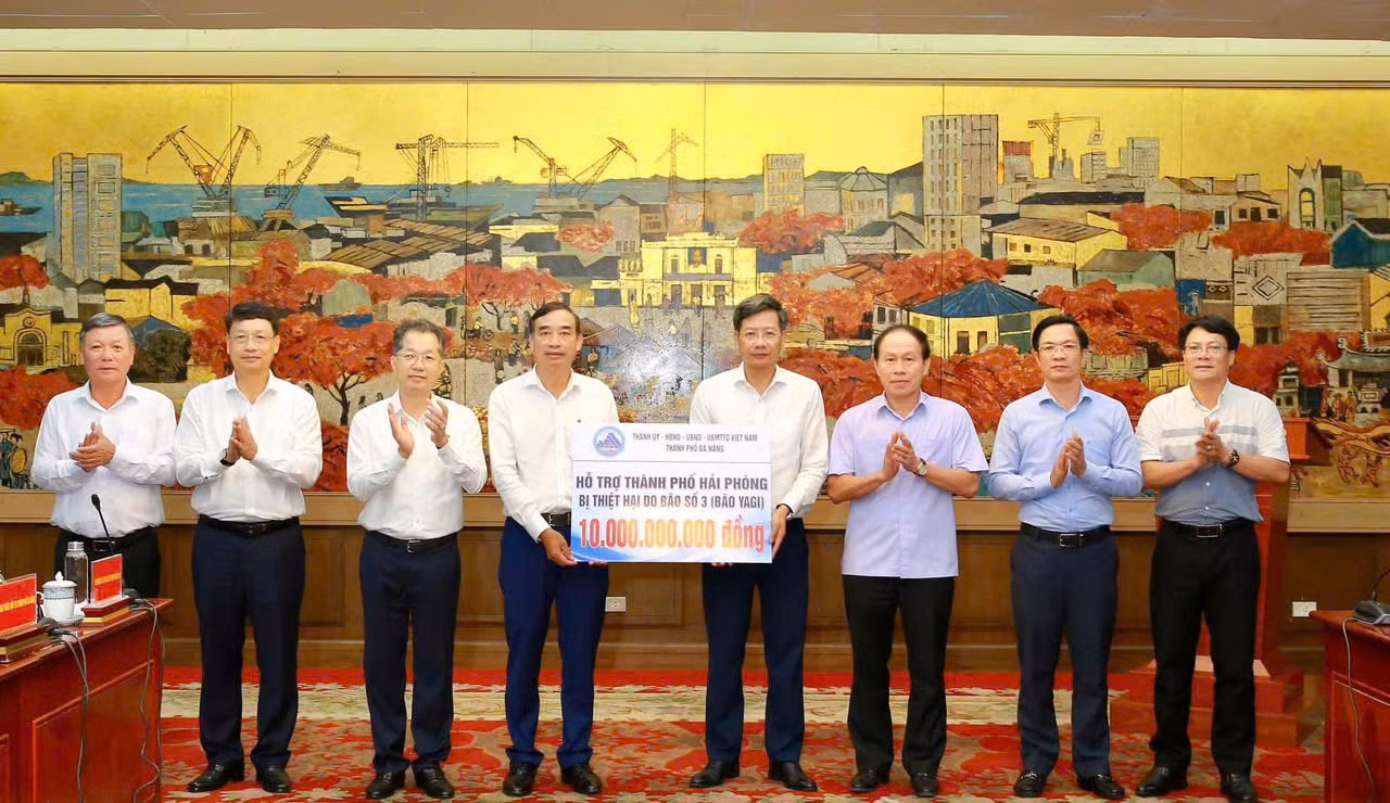 Người Đà Nẵng xuyên đêm nấu hàng nghìn bánh chưng gửi đồng bào miền Bắc -0