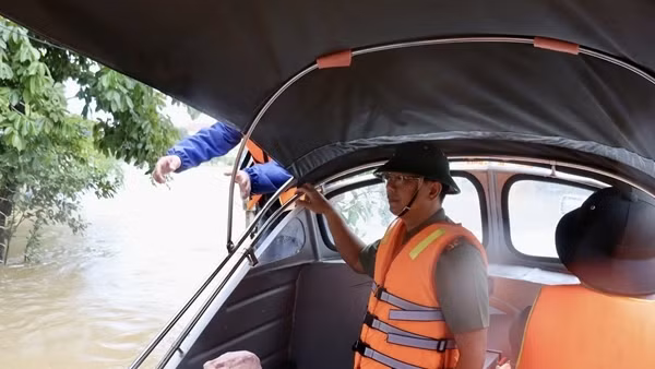 Giám đốc Công an tỉnh Tuyên Quang xuống nơi úng ngập, kiểm tra công tác phòng chống mưa lũ