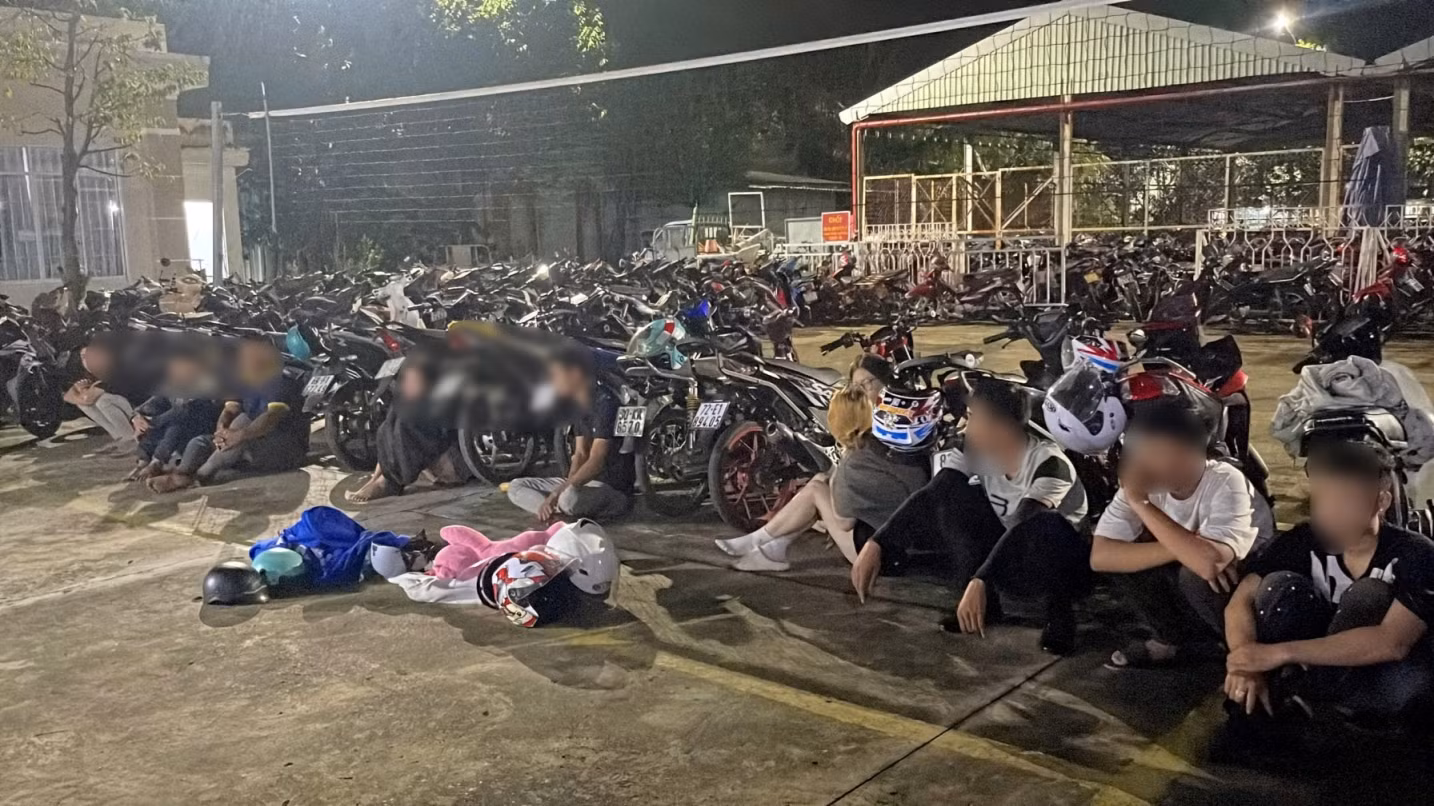 Hóa trang mật phục, chốt chặn vây bắt nhóm thanh thiếu niên tụ tập rú ga, “nẹt pô” -0