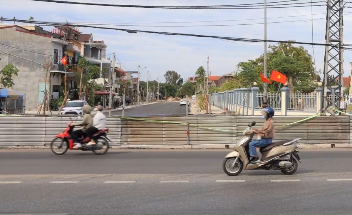Vì sao nhiều dự án đường giao thông chưa thể đấu nối với QL1A? -0