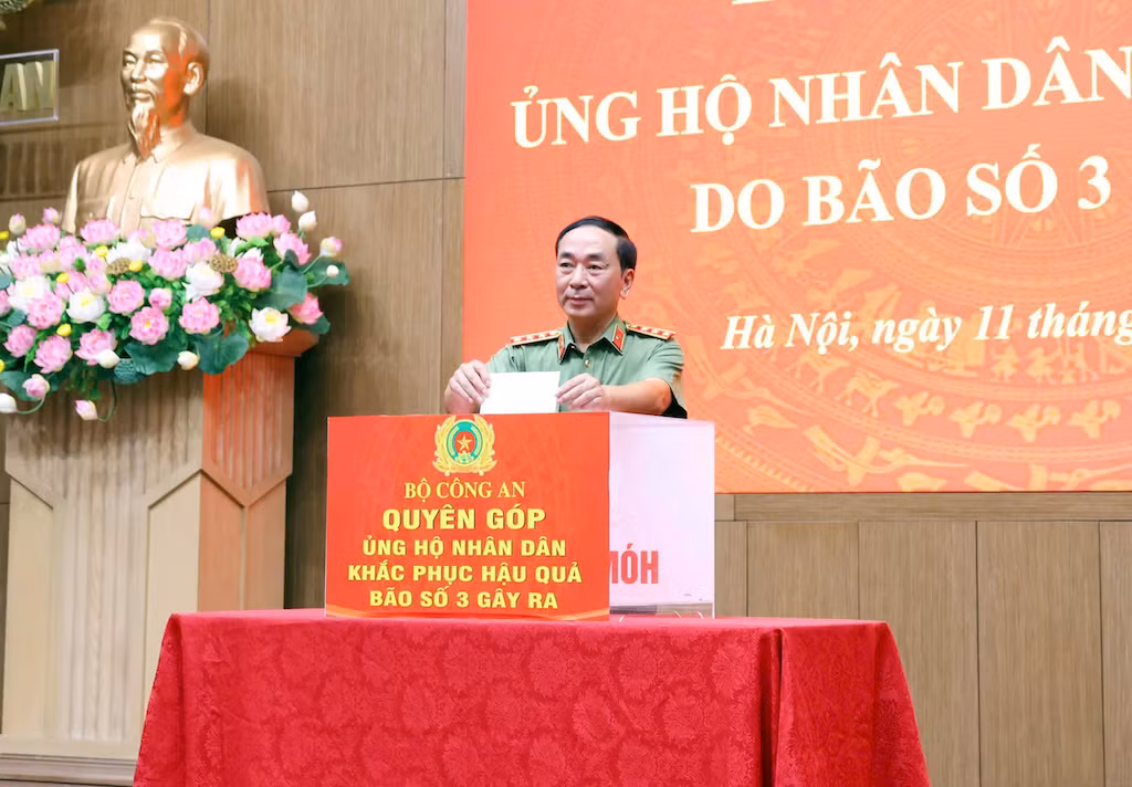 Thứ trưởng Trần Quốc Tỏ chủ trì lễ phát động ủng hộ nhân dân bị thiệt hại do bão số 3 gây ra -0