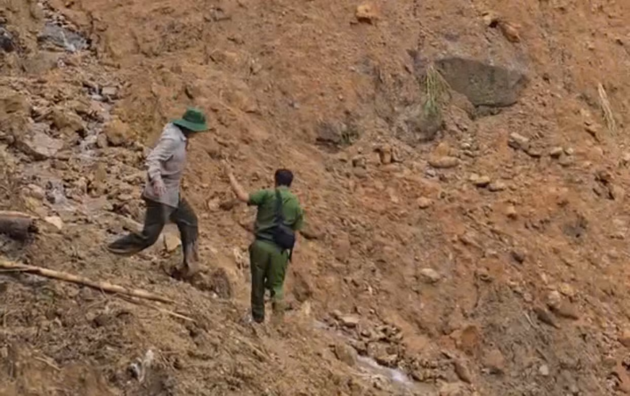 Trưởng Công an xã Cốc Lầu kể chuyện băng rừng, tìm hơn 70 người mất tích ở thôn Kho Vàng &nbsp; -0