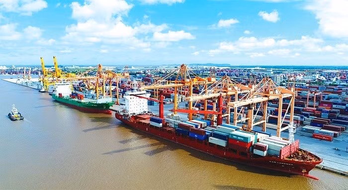Nghiêm cấm tăng giá cước vận tải biển và dịch vụ cảng biển do bão lũ -0