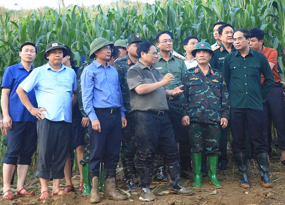 Thủ tướng Phạm Minh Chính đến hiện trường Làng Nủ chỉ đạo công tác tìm kiếm, cứu hộ, cứu nạn -0