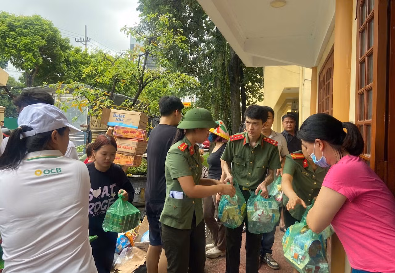 Những sáng kiến cứu hộ của Công an Thái Nguyên làm ấm lòng người dân trong mưa lũ -0