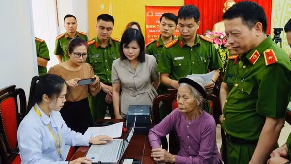 Thu nhận mẫu ADN thân nhân của liệt sĩ chưa xác định được danh tính