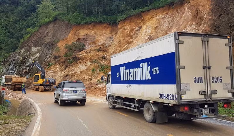 Vinamilk hồ trợ gần 3 tỷ đồng sản phẩm dinh dưỡng thiết yếu cho người dân vùng bão lũ -0
