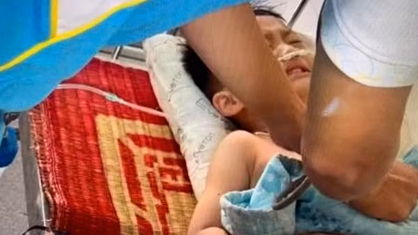 Trưởng Công an xã kịp thời cứu cháu bé 4 tuổi bị đuối nước
