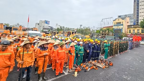 Hải Phòng tăng cường hơn 400 CBCS Quân đội và Công an tham gia hỗ trợ khắc phục hậu quả bão số 3