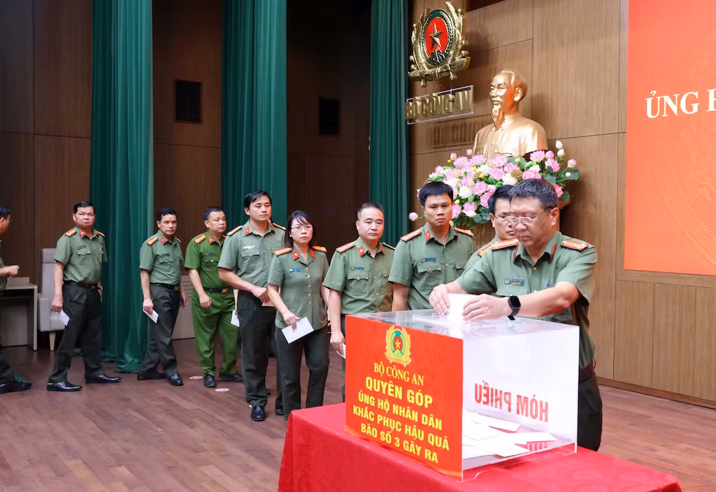 Thứ trưởng Trần Quốc Tỏ chủ trì lễ phát động ủng hộ nhân dân bị thiệt hại do bão số 3 gây ra -0
