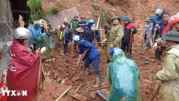 Thủ tướng: Khẩn trương cung cấp lương thực, nhu yếu phẩm cho dân vùng bị cô lập
