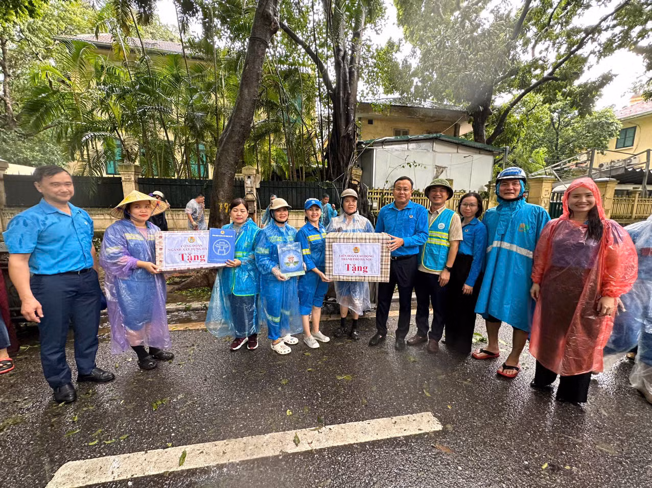 Hỗ trợ bằng tiền cho người lao động bị ảnh hưởng bởi siêu bão Yagi -0