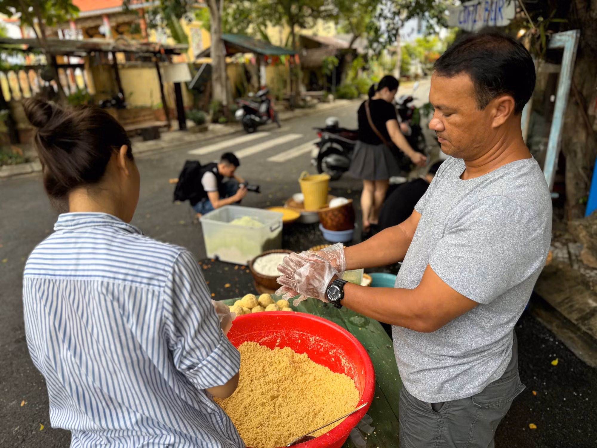 Người Đà Nẵng xuyên đêm nấu hàng nghìn bánh chưng gửi đồng bào miền Bắc -1