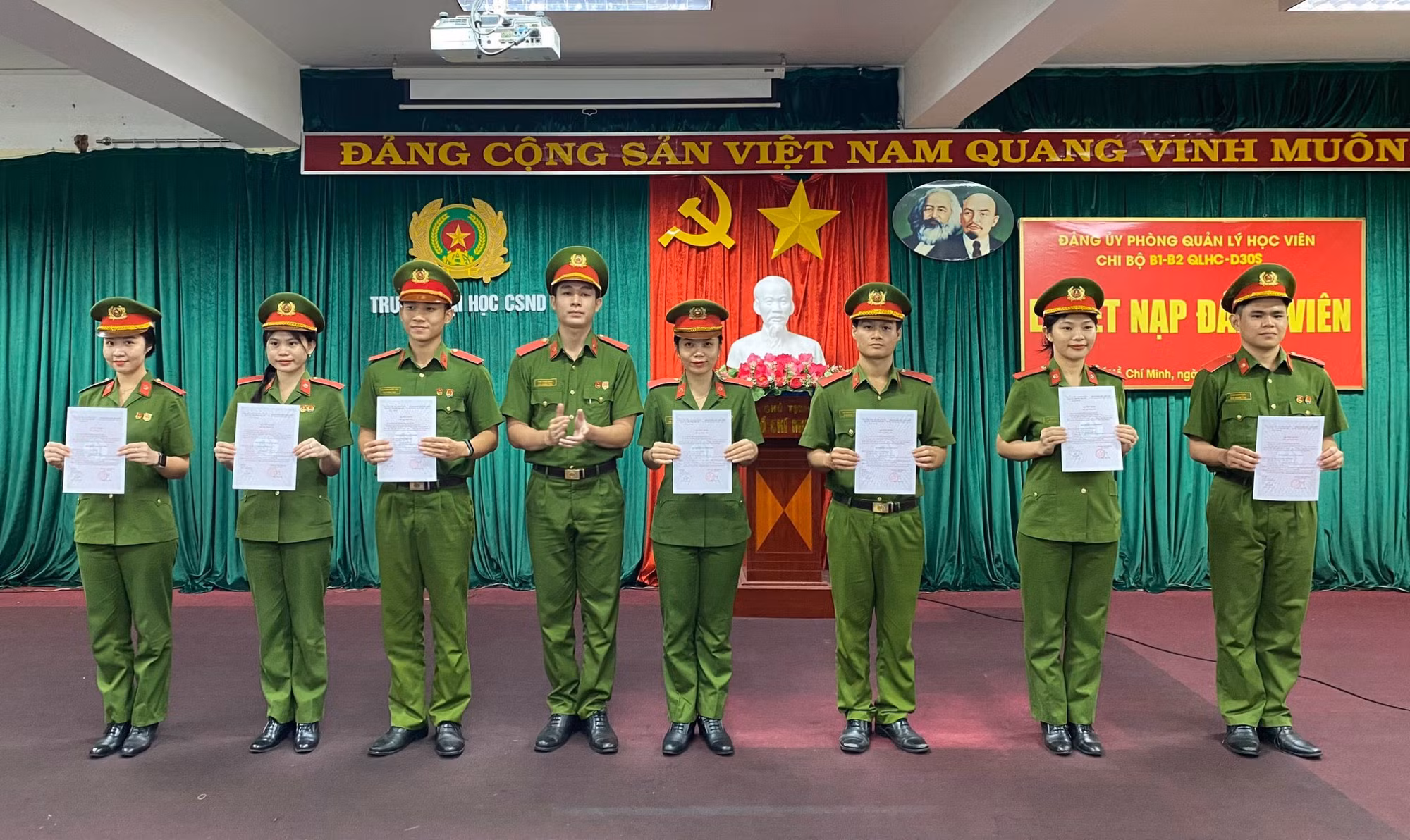 Bổ sung sinh lực cho Đảng với những lớp đảng viên Công an trẻ 