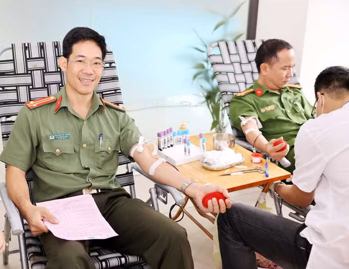Chương trình hiến máu tình nguyện với chủ đề “Giọt hồng Công an Ninh Bình” đợt 2 năm 2023 -1