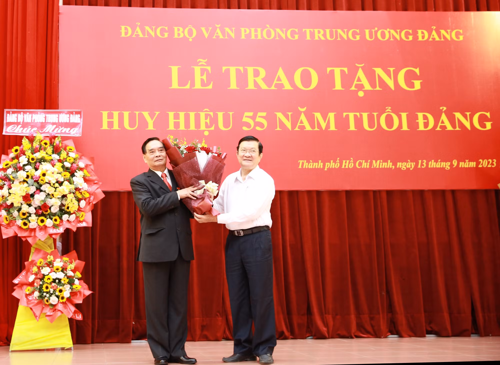 Đại tướng Lê Hồng Anh được trao tặng Huy hiệu 55 năm tuổi Đảng -0