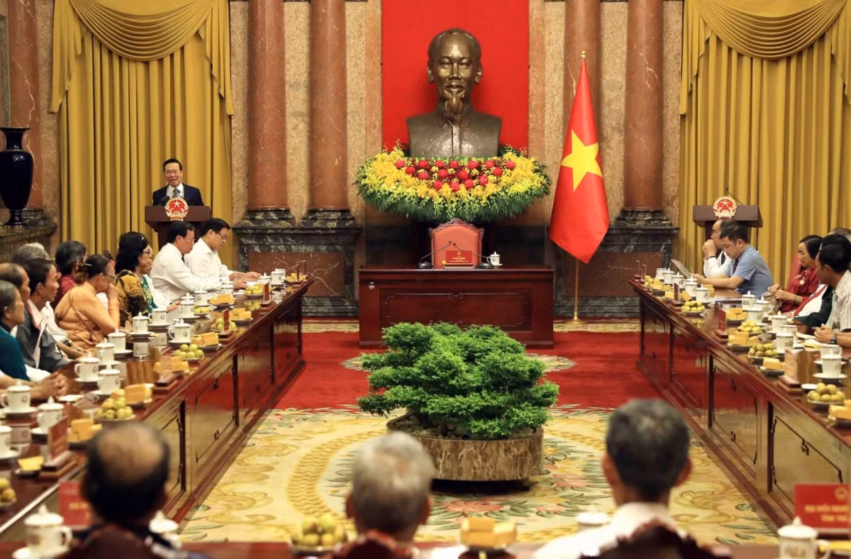 Chủ tịch nước Võ Văn Thưởng gặp mặt Đoàn người có công với cách mạng tỉnh Trà Vinh -0