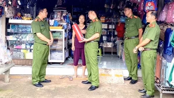 Cục Cảnh sát PCCC và CNCH kiểm tra công tác PCCC tại Bình Phước