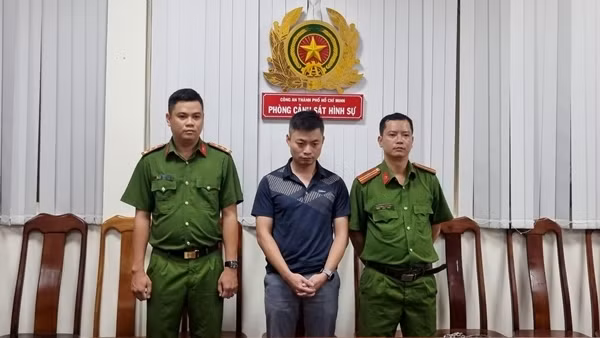 Bắt giam 2 đối tượng "chạy án" cho nguyên Cục trưởng Cục Đăng kiểm