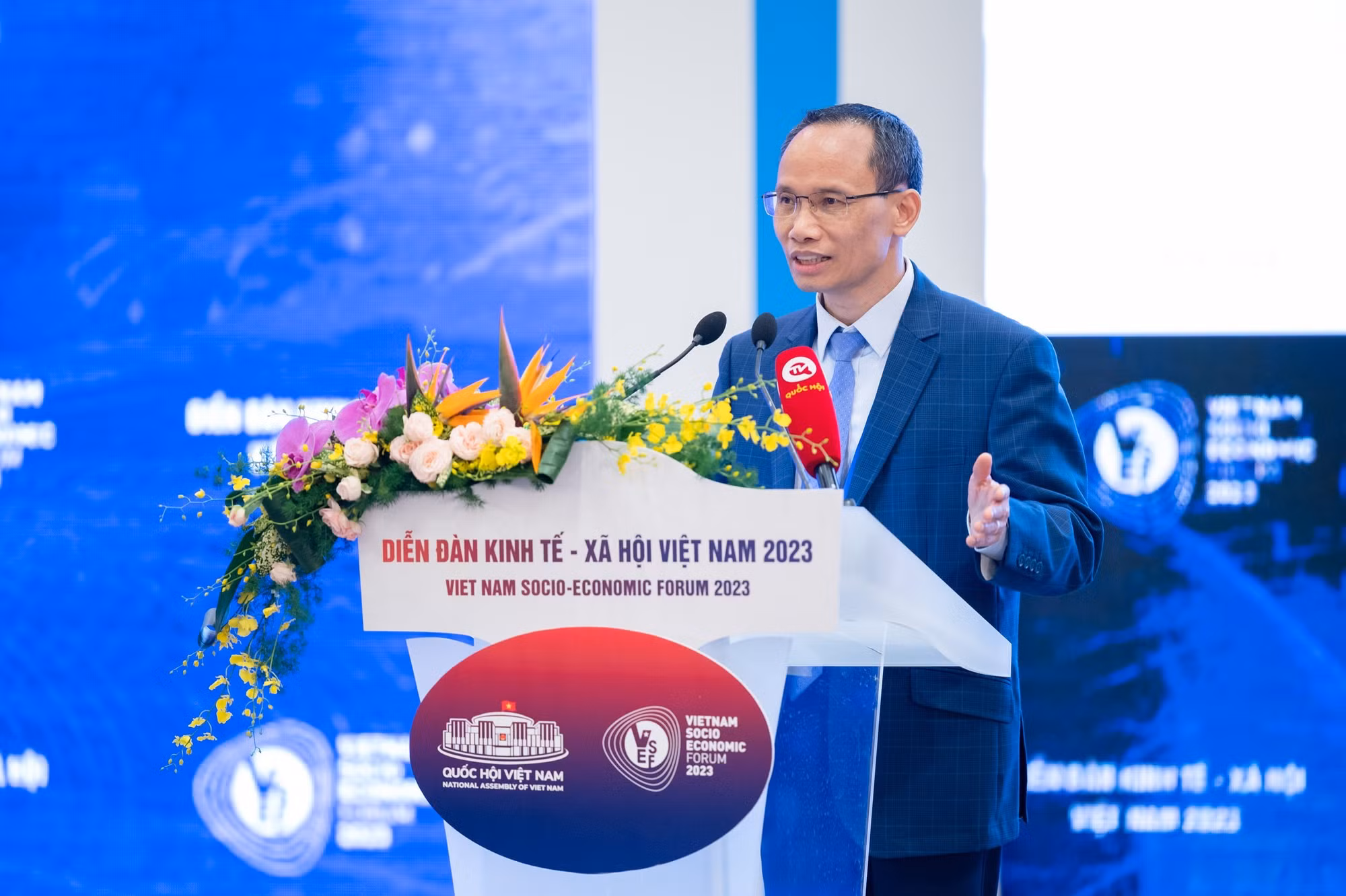 190920230203-cấn-văn-lực.jpg -0