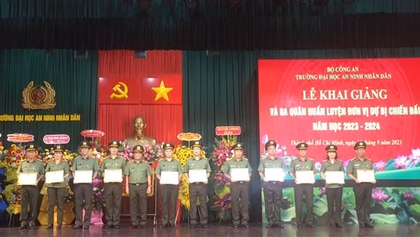 Đại học ANND khai giảng năm học mới và ra quân huấn luyện đơn vị dự bị chiến đấu