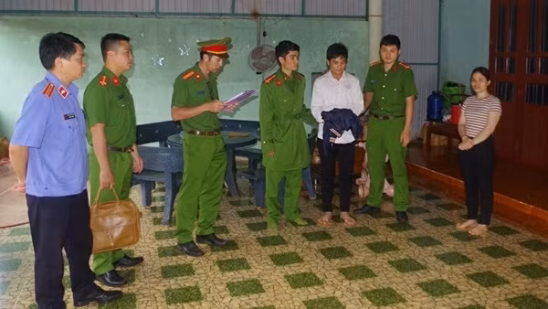 Cán bộ địa chính đòi tiền bôi trơn mới làm hồ sơ đất đai