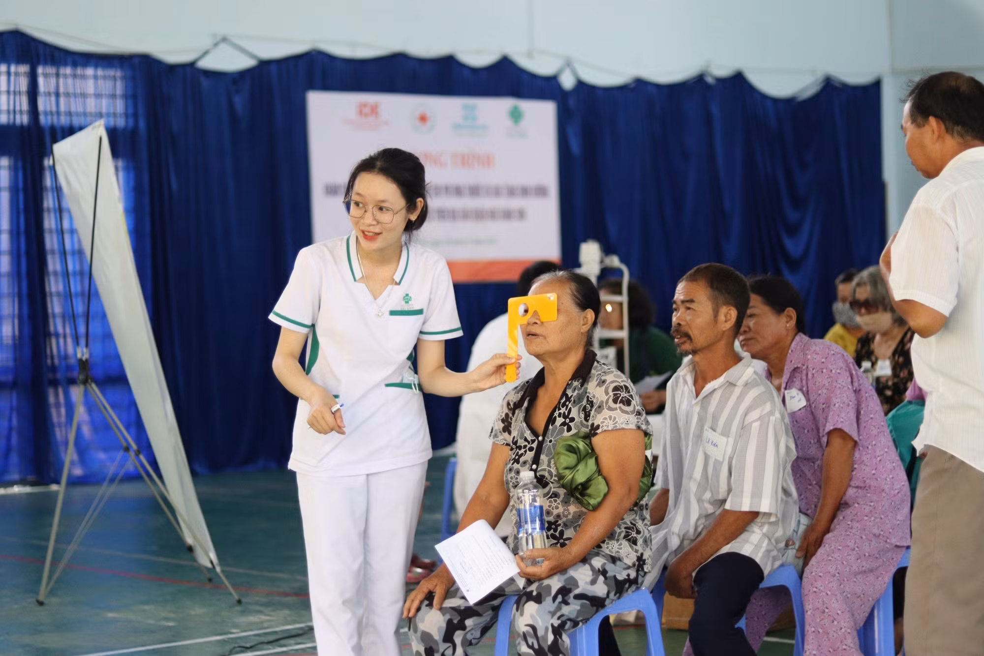 Bệnh viện 199 (Bộ Công an) khám và cấp thuốc miễn phí cho người lao động tiếp xúc môi trường độc hại -2
