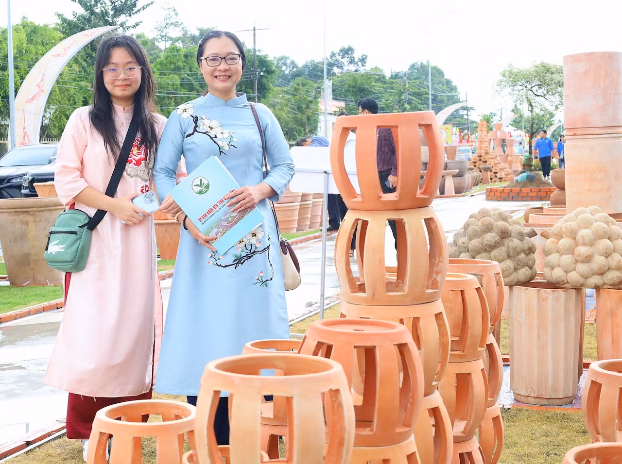 Khai mạc “Con đường nghệ thuật gốm đỏ Vĩnh Long” -0