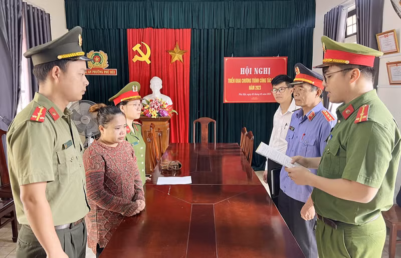 Mạo danh người yêu ca sĩ để lừa đảo hơn 1 tỷ đồng qua mạng -0